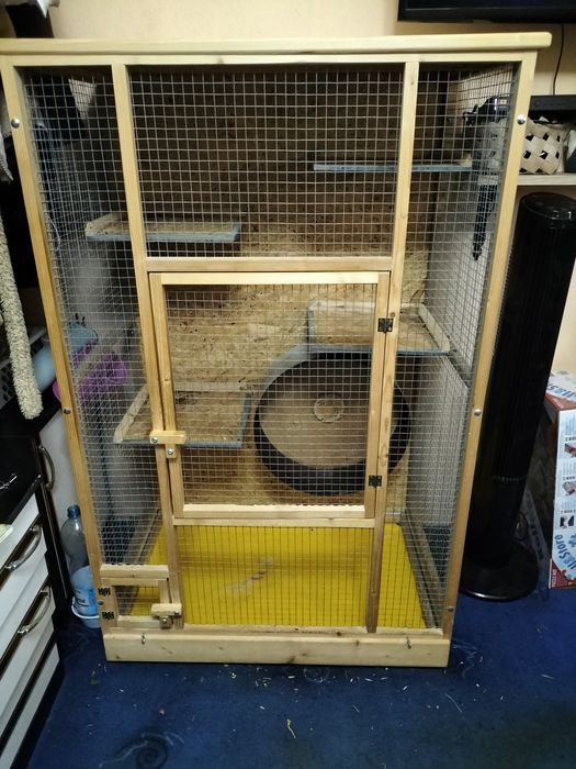 Woliera dla szynszyla wraz z kołowrotkiem