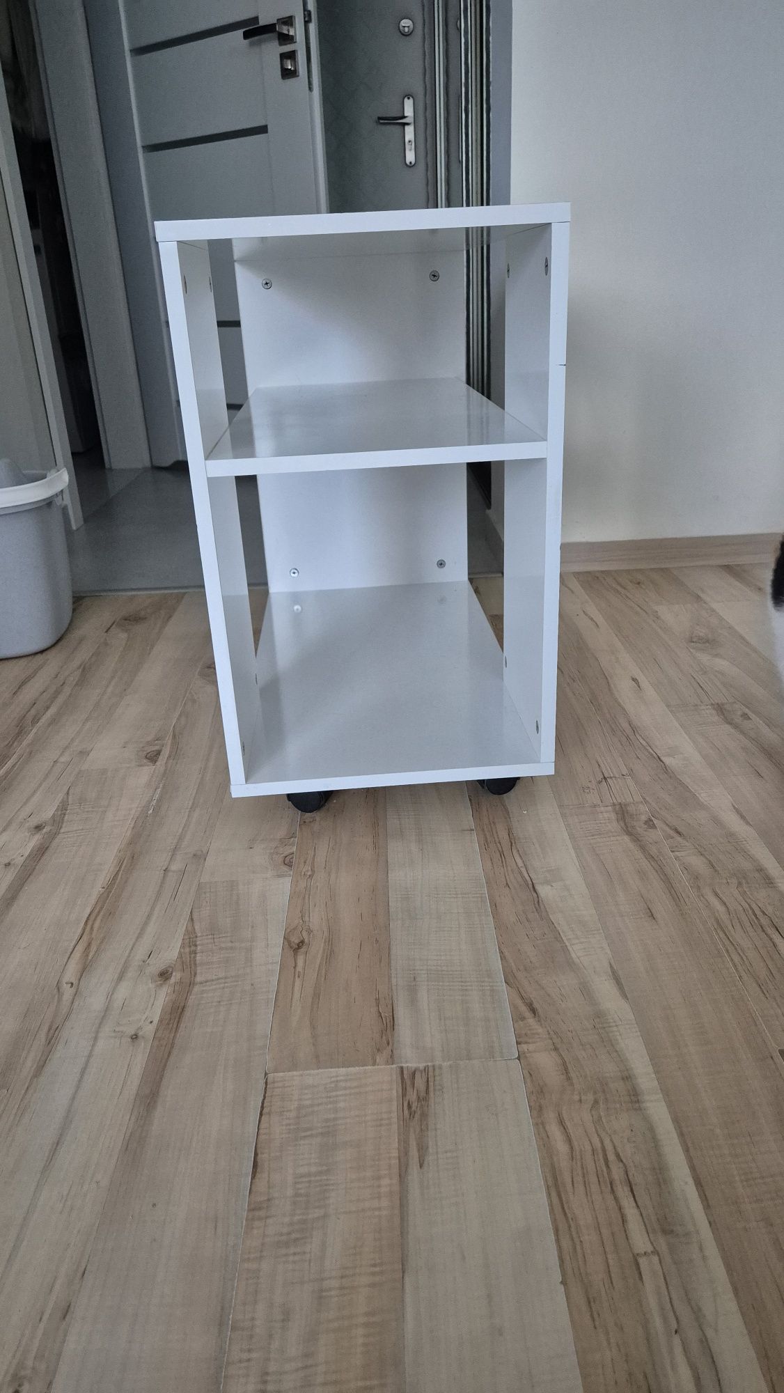 Barek biały na kółkach
