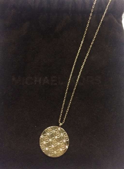 Fio dourado com medalha Michael Kors original