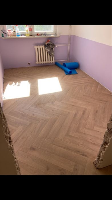 Montaż jodelki, paneli podlogowych , listew przypodlogowych.