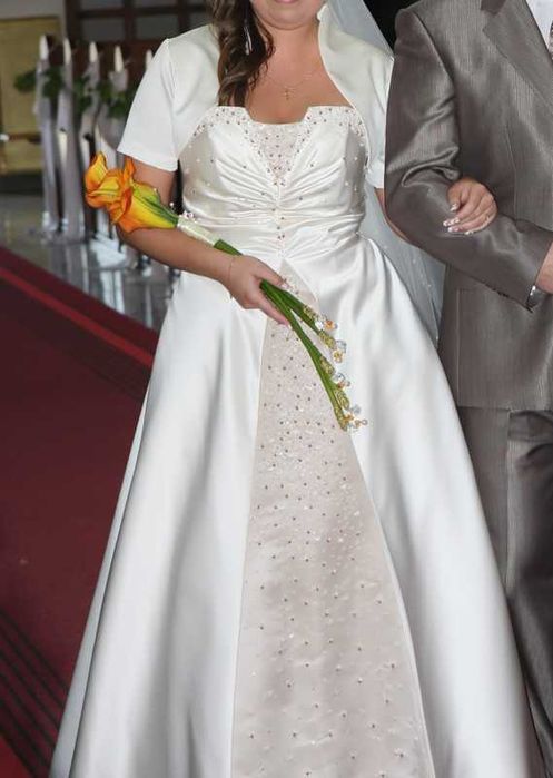 Piękna wyszczuplająca Suknia ślubna rozm 40-42