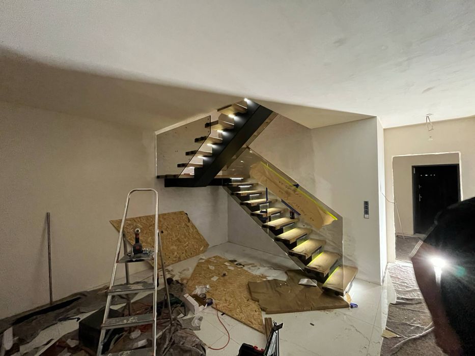 Schody premium, szklane balustrady