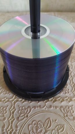 Продам dvd диски новые 50шт.,4.7 Гб; Плюс три диска двух слойных 8.5Гб