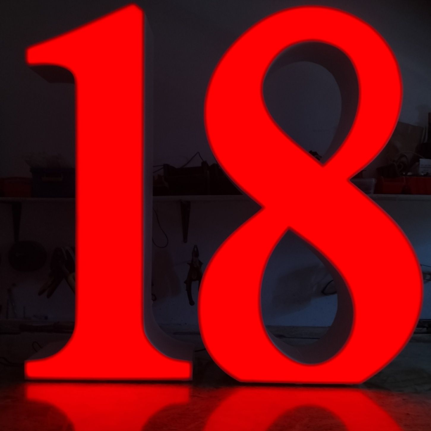 Cyfry LED podświetlane stojące cyfry podświetlane