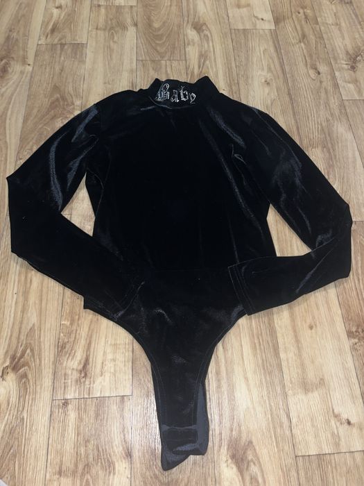 Боді велюрове зі стразами з відкритою спиною