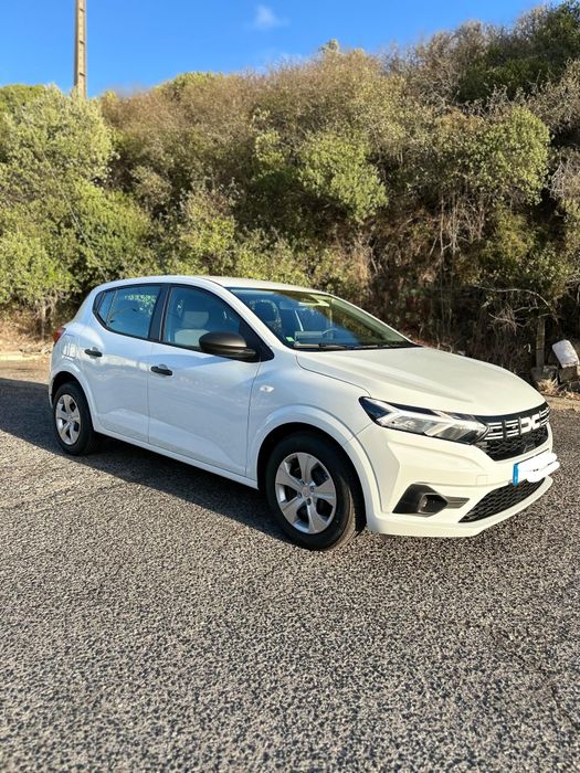 Empresa TVDE com viatura 0km Dacia Sandero GPL