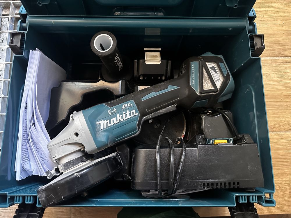 Makita szlifierka katowa dga517