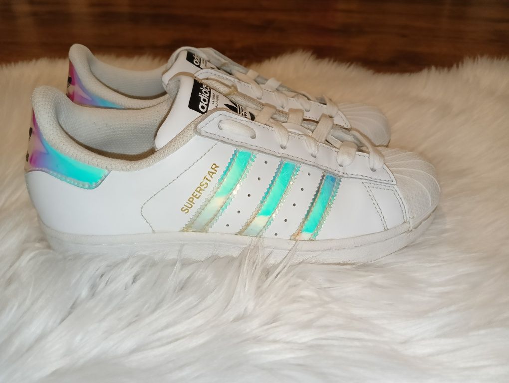 Buty sportowe damskie adidas SuperStar r.36 białe z holo