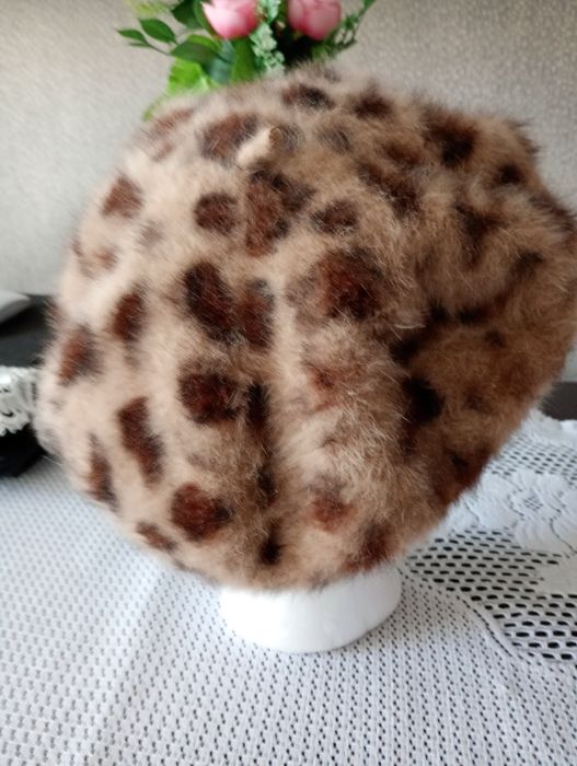 Ładna czapka moherowa beretka damska