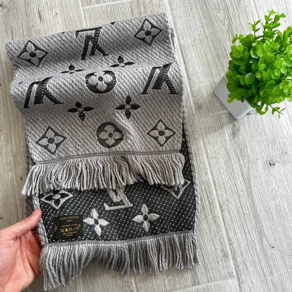 Оригінал Шарф та шапочка від відомого бренду Louis Vuitton