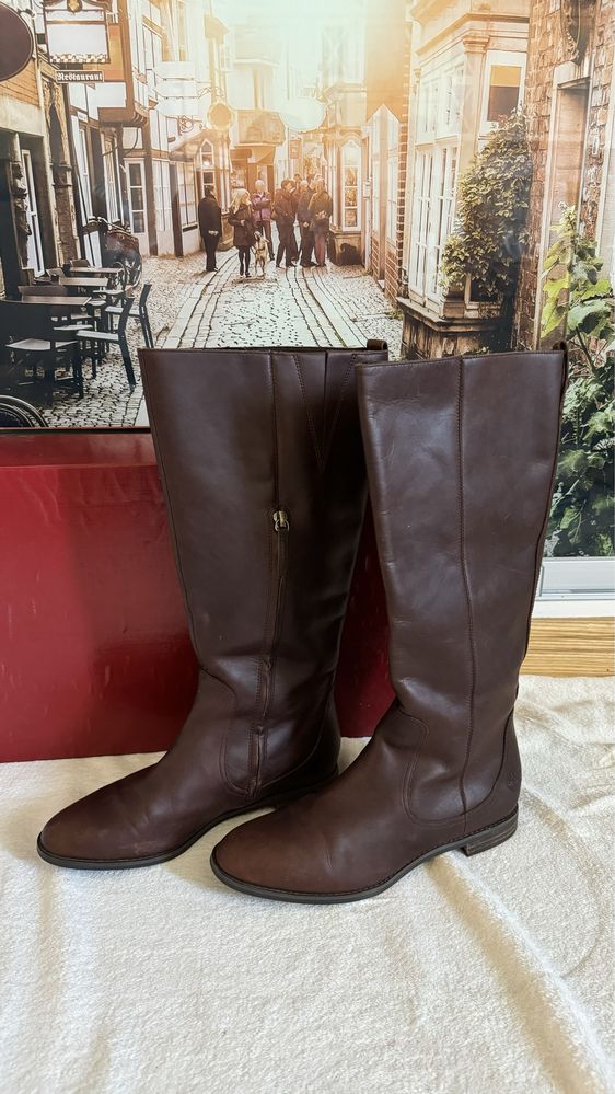 Шкіряні чоботи жіночі на плоскому ходу коричневі Timberland р.39 25 см