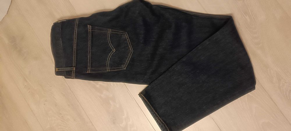 Nowe jeansy Levi Strauss 33/32