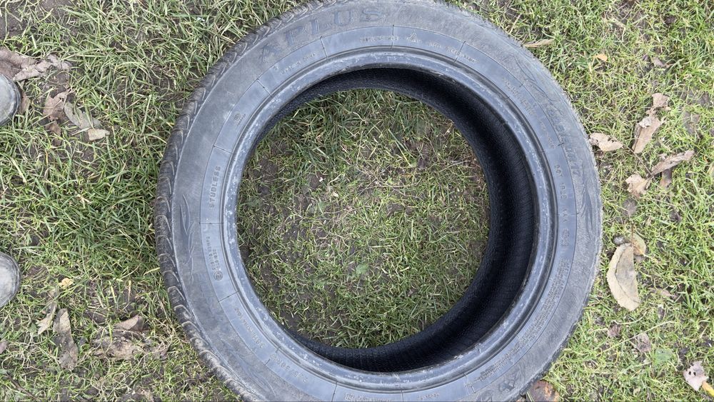 Продам два зимових кола 225/50/r17