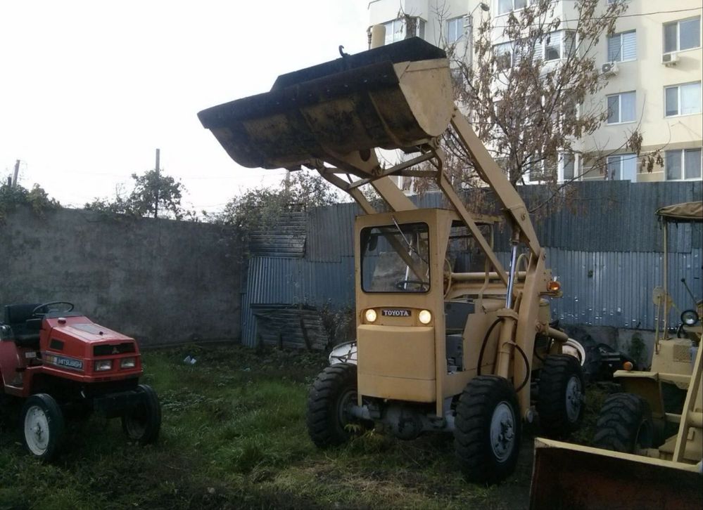 Фронтальный погрузчик Toyota