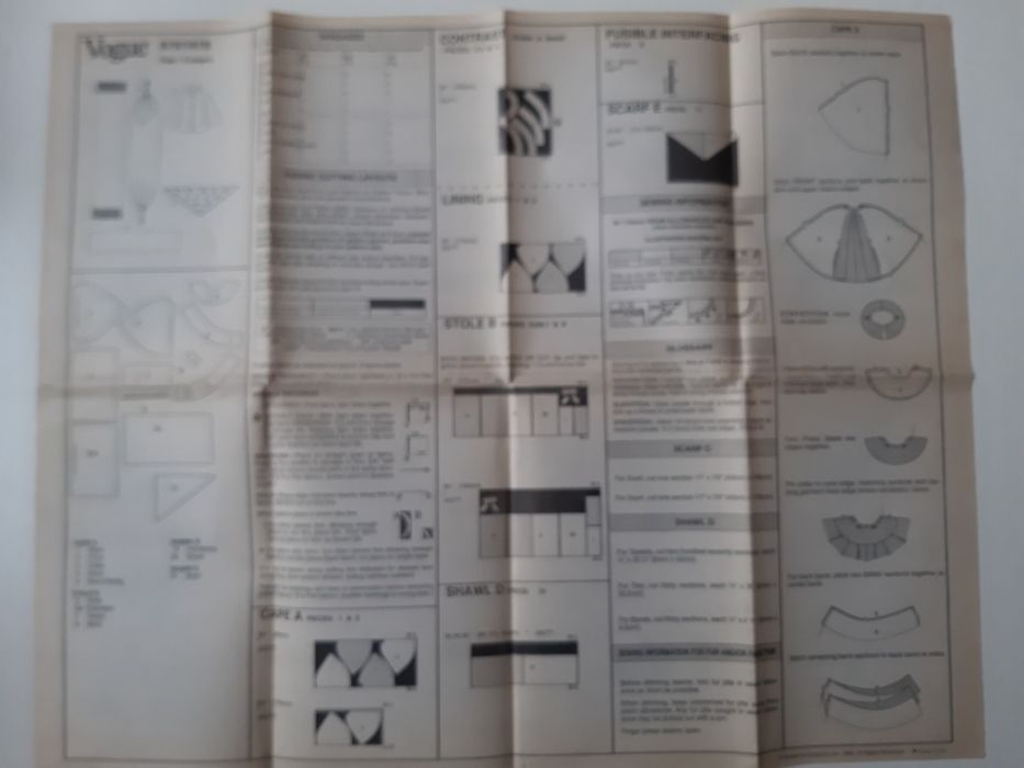 Wykroje Vogue Pattern - peleryny, szale 8555 i 8797