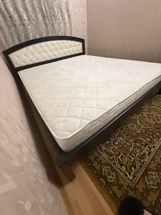 Продам кровать с матрасом