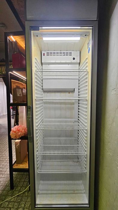 Witryna chlodnicza na napoje