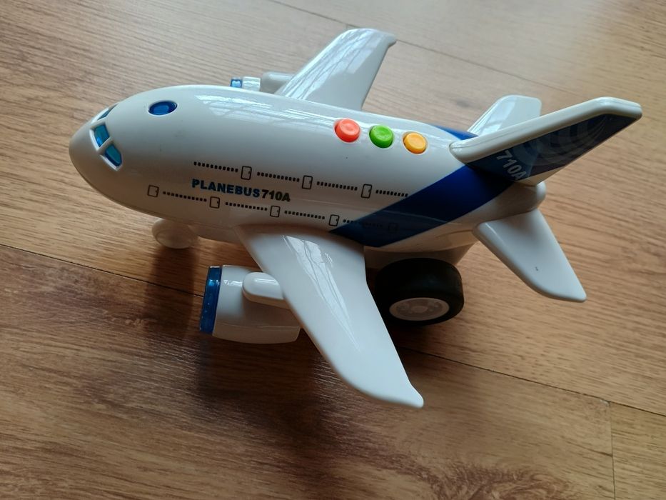 Samolot zabawka z dźwiękiem