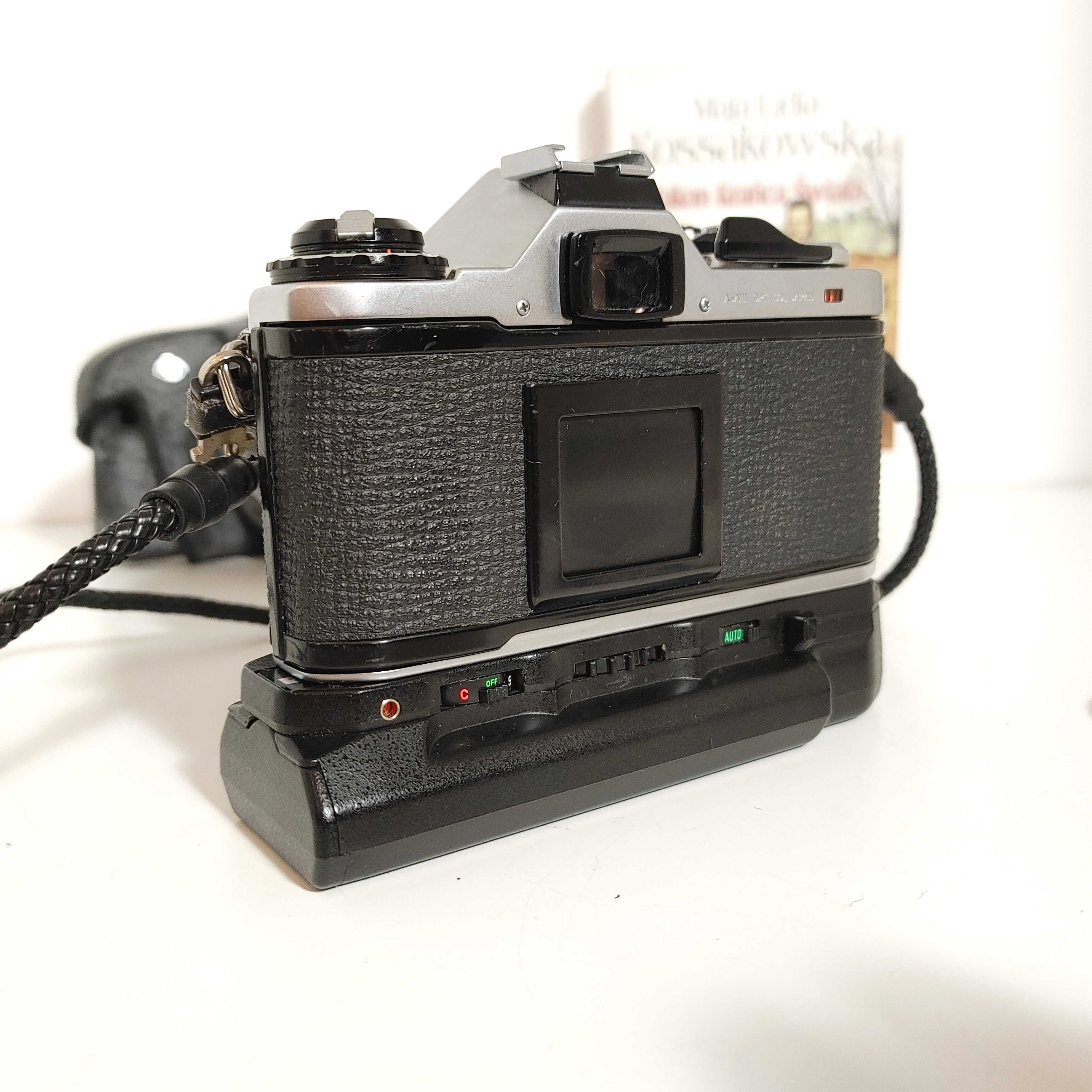 Lustrzanka PENTAX ME z  SMC Pentax-M 1:3,5  135 mm oraz Winder ME
