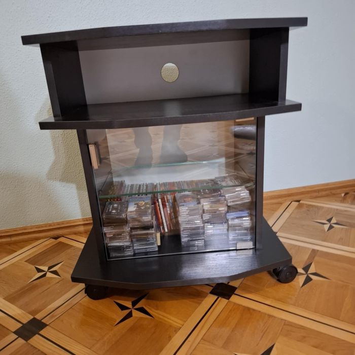 Szafka RTV w stanie bardzo dobrym