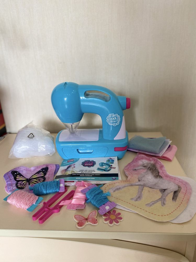 Продам игрушечную Швейную машинку Cool Maker Deluxe Sew N Style