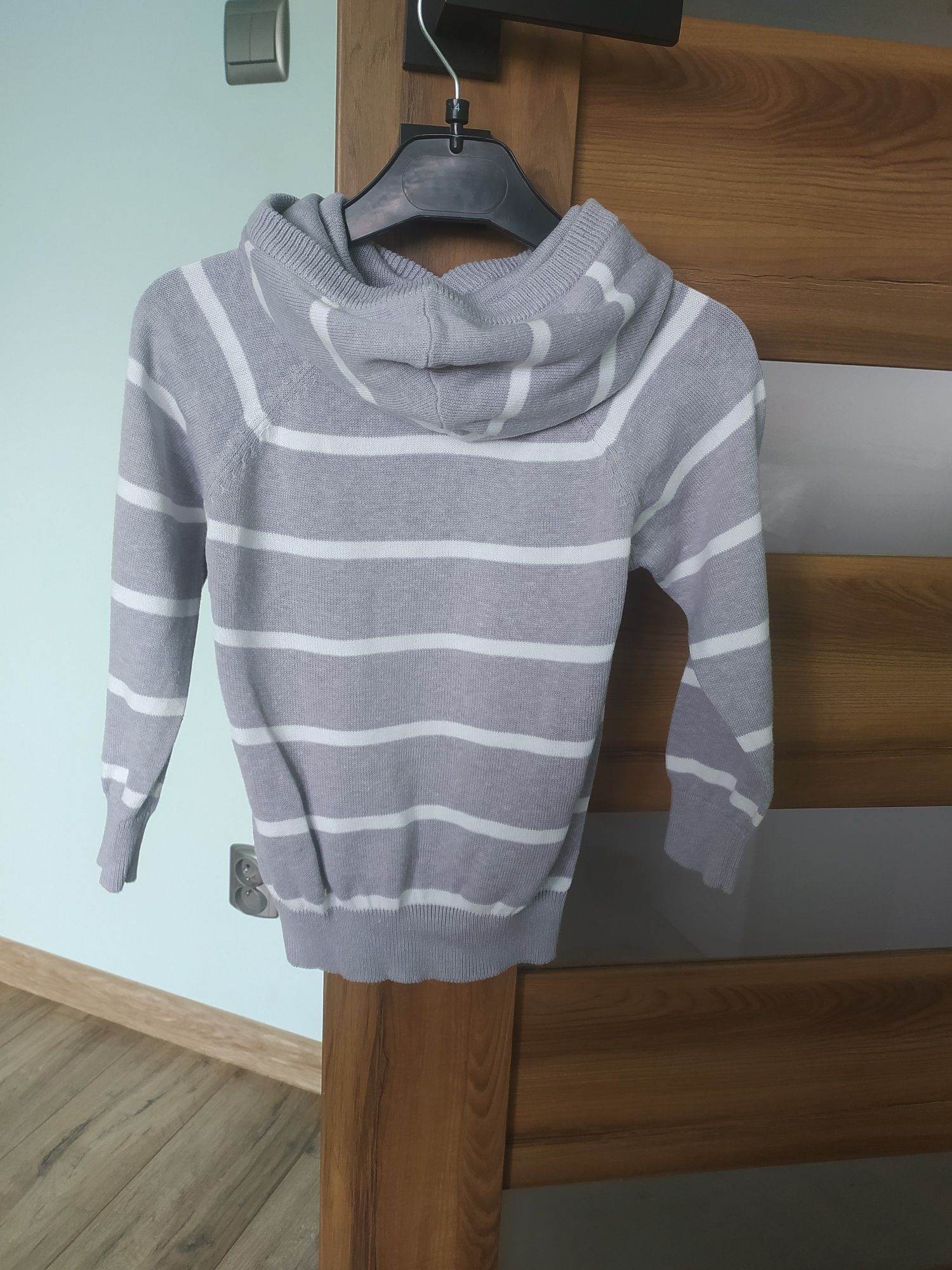 Sweter bawełniany elastyczny z kapturem bluza 104