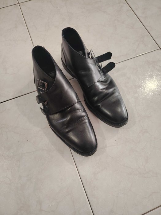 Sapatos e botas  em muito bom estado