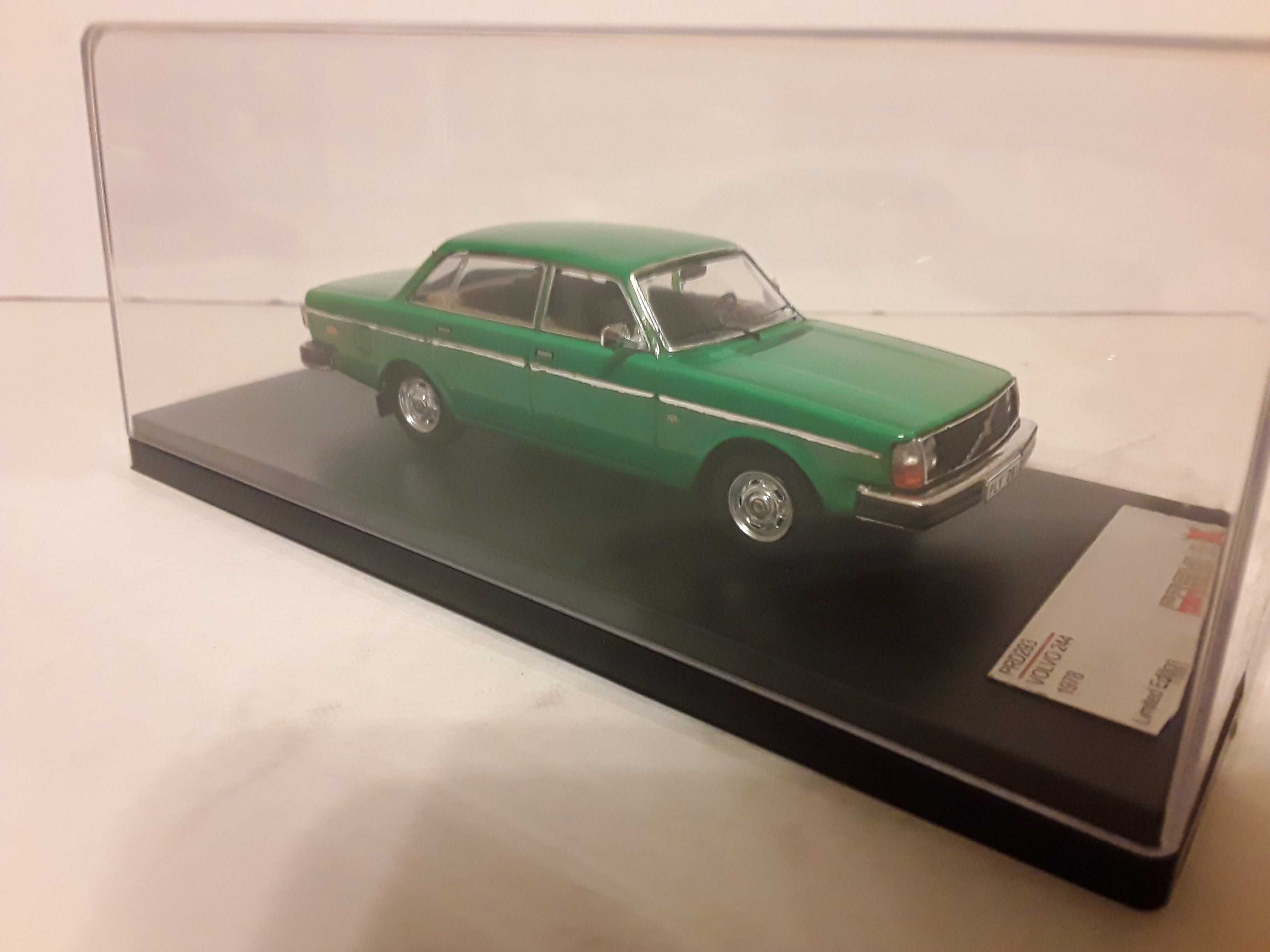 Модель автомобиля Volvo 244  1978 г.  1:43  (Premium X)