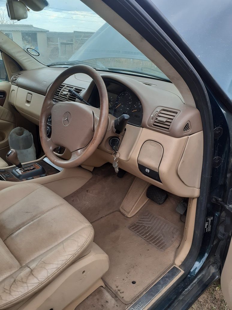 Продам мерседес бенц мл.2002 р.без двигуна.на розбір бажанно цілою.