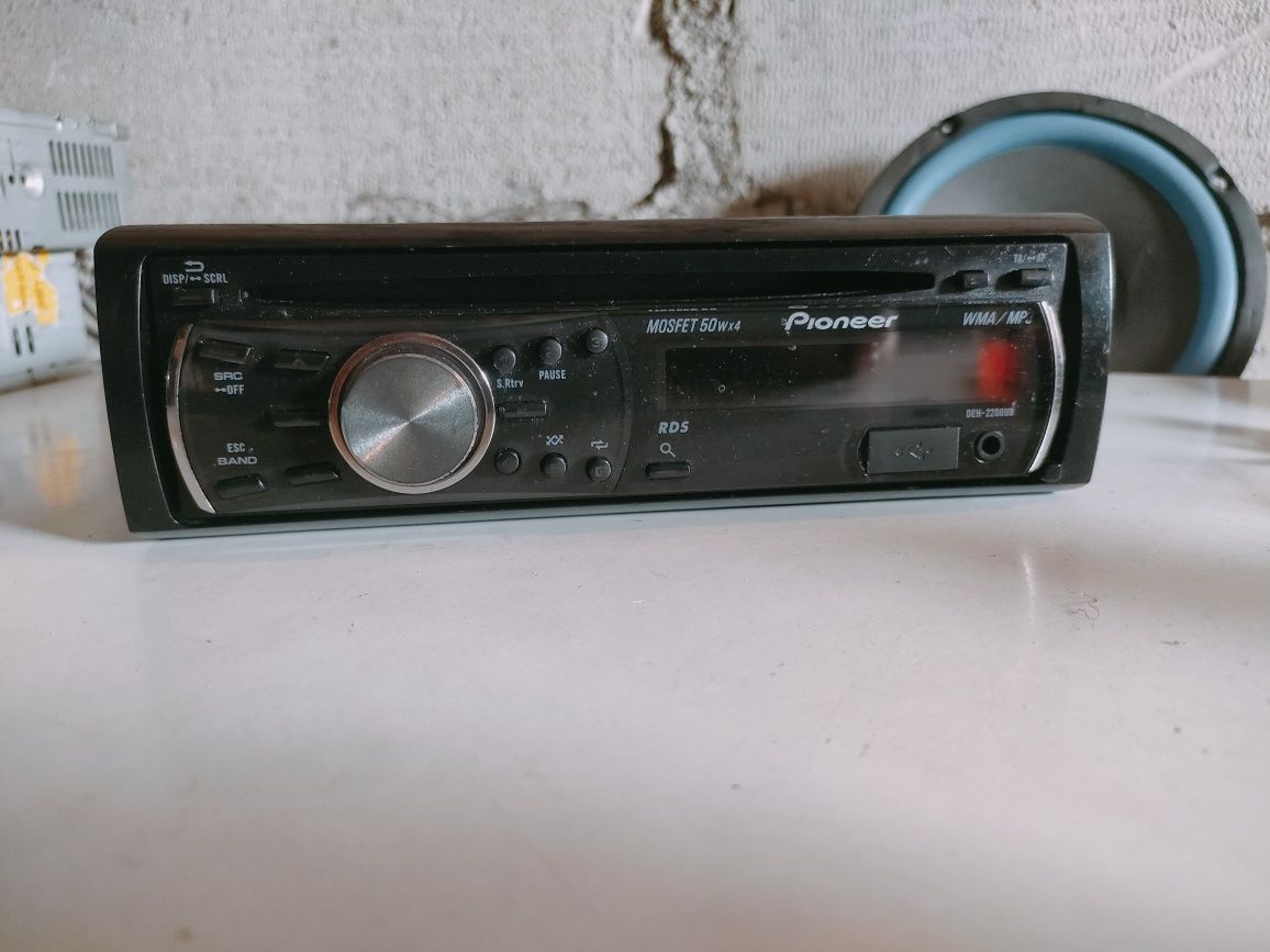 Radio samochodowe Pioneer model DEH-2200ub  CD AUX USB