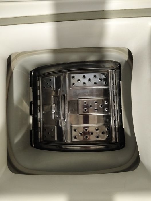 Продам пральну машину Whirlpool  5 кг