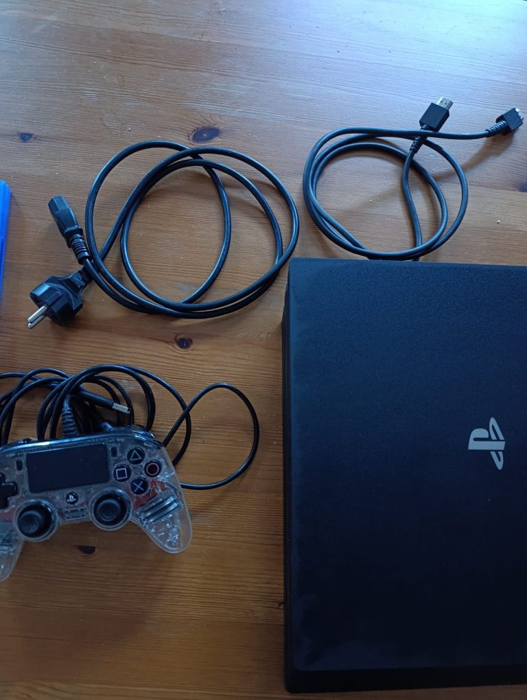 PS 4 + 1 comando + 3 jogos