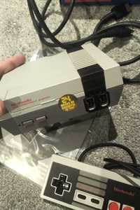 Nintendo NES Classic Mini com 2 comandos extra