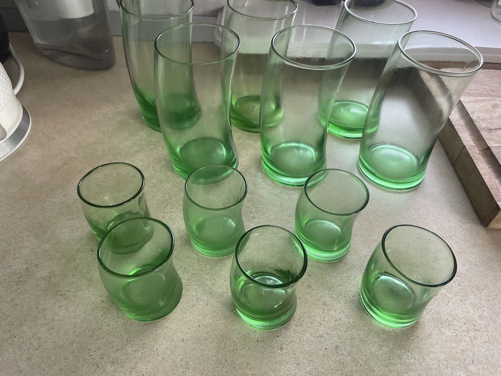 Szklanki i literatki ze szkła, kolor zielony