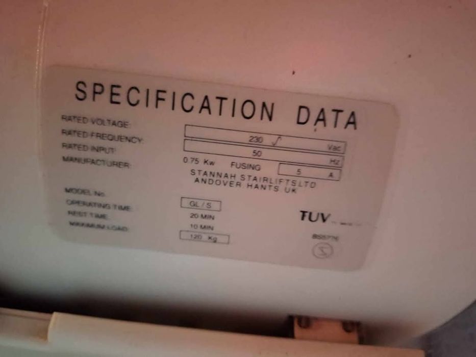 Krzesełko przyschodowe 
Krzesełko przyschodowe montowana przy s