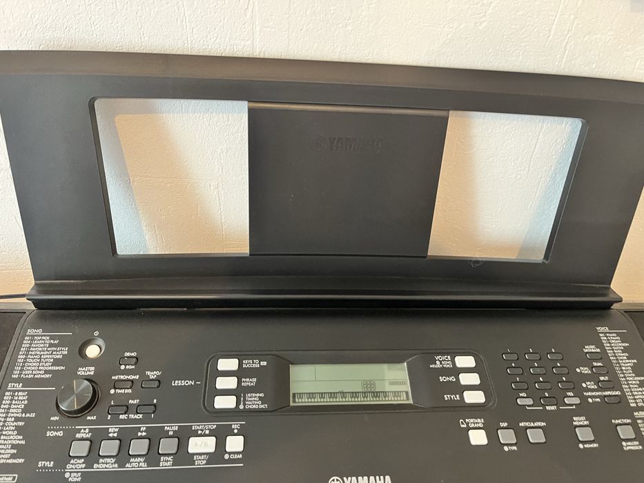 Синтезатор Yamaha PSR-E373