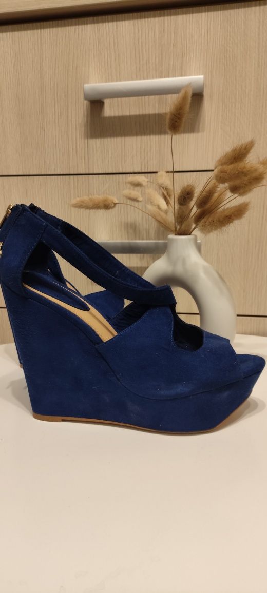 Koturny Bershka 38