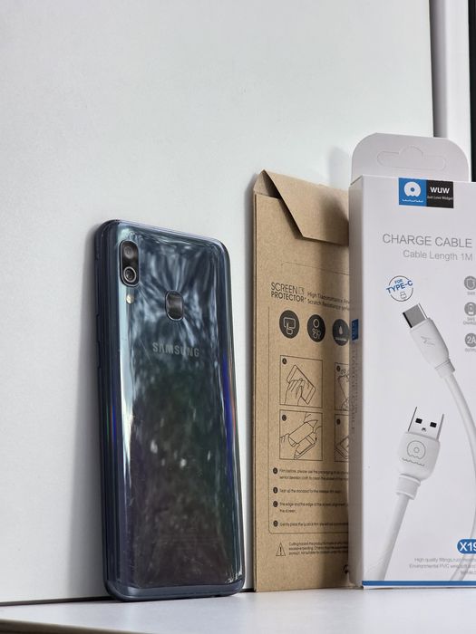 Samsung Galaxy a40 4/64 gb nfc доглянутий