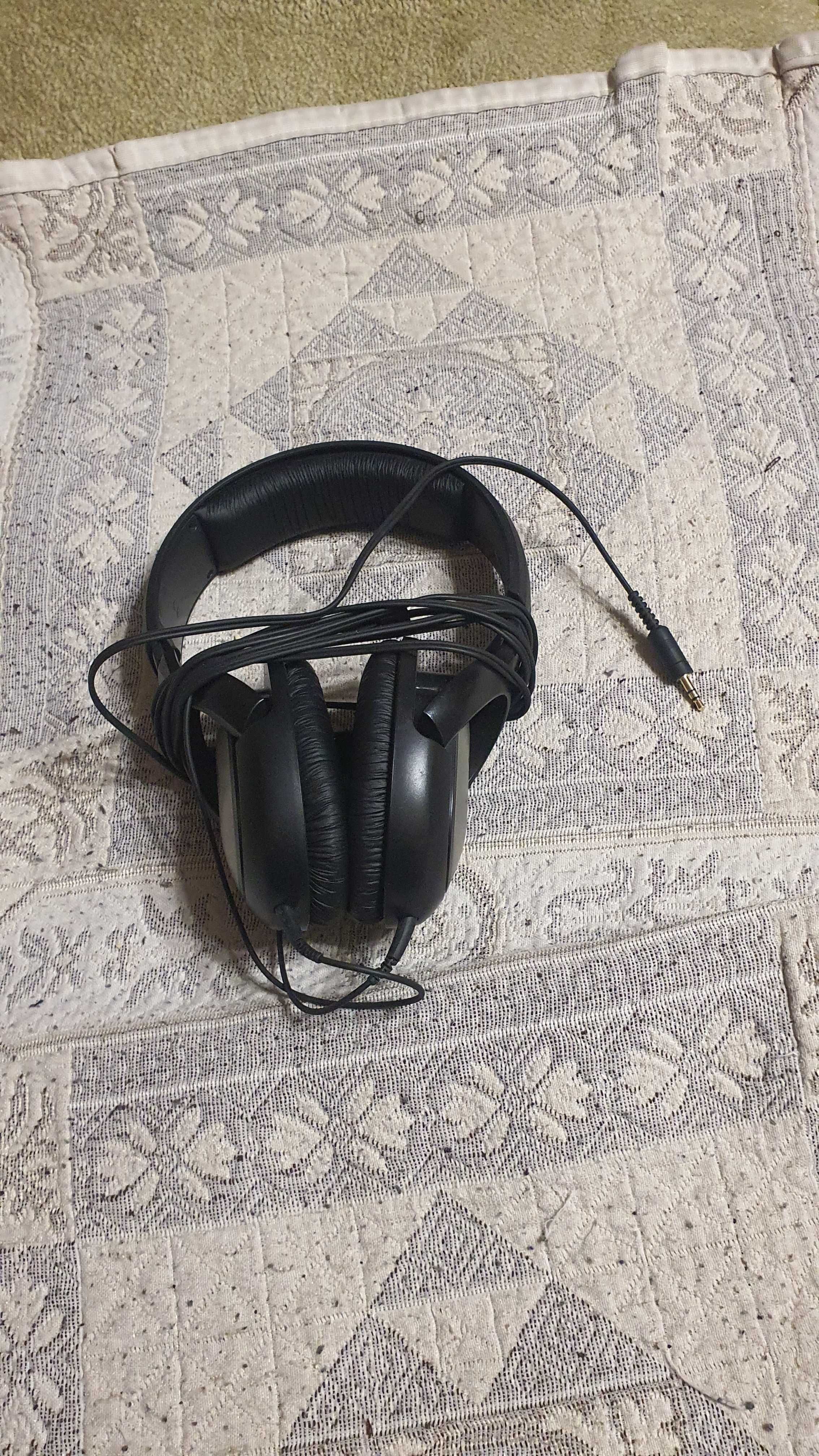 Наушники SENNHEISER HD201 в состоянии новых за треть цены.