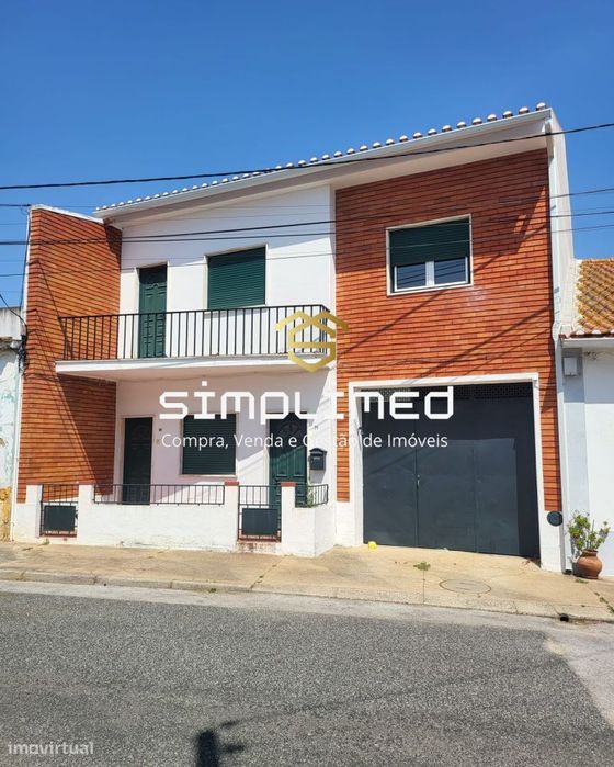 Moradia V5 de 2 Pisos com Logradouro e 10 Boxes para Cavalos