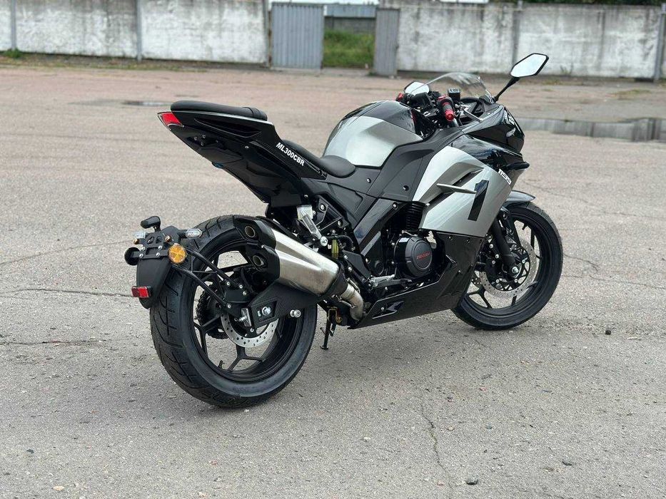 Мотоцикл ML 300 CBR