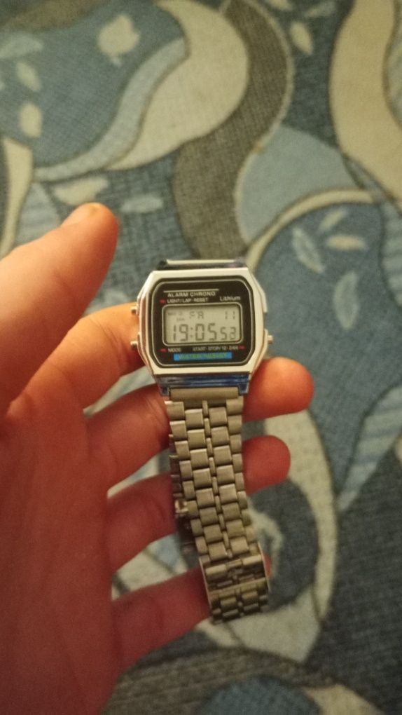 Продаю часи casio