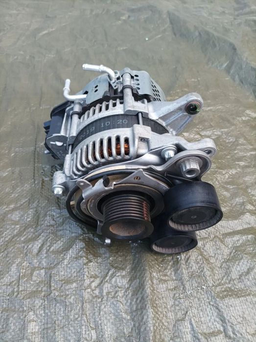 Mercedes C Klasa W205 alternator a2649001000