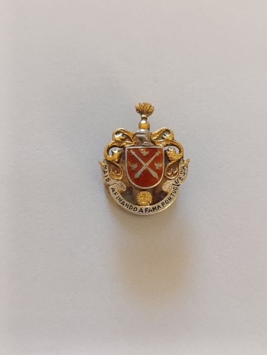 Antigo pin de lapela com brasão de armas "EPA"