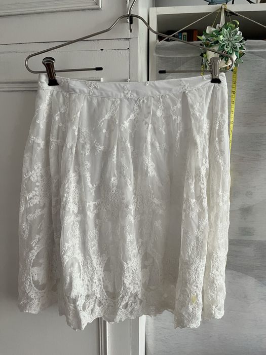 Biała koronkowa spódnica boho