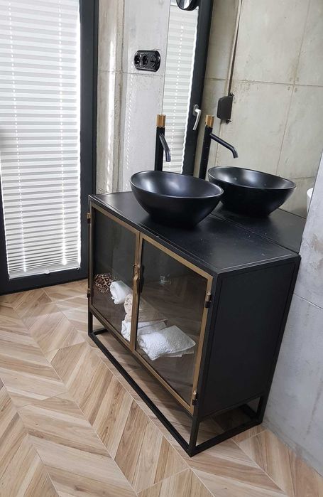 Loftowa metalowa szafka łazienkowa z misą i baterią - kompletny zestaw