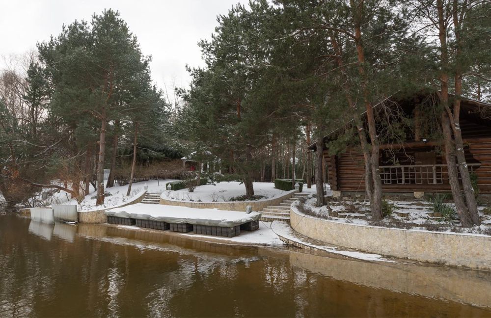 Розкішний будинок із басейном у закритому КМ "Бобри".