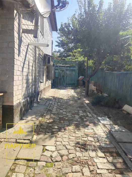 Продам  окрему  частину   будинку  у  нагірній частині Кременчука