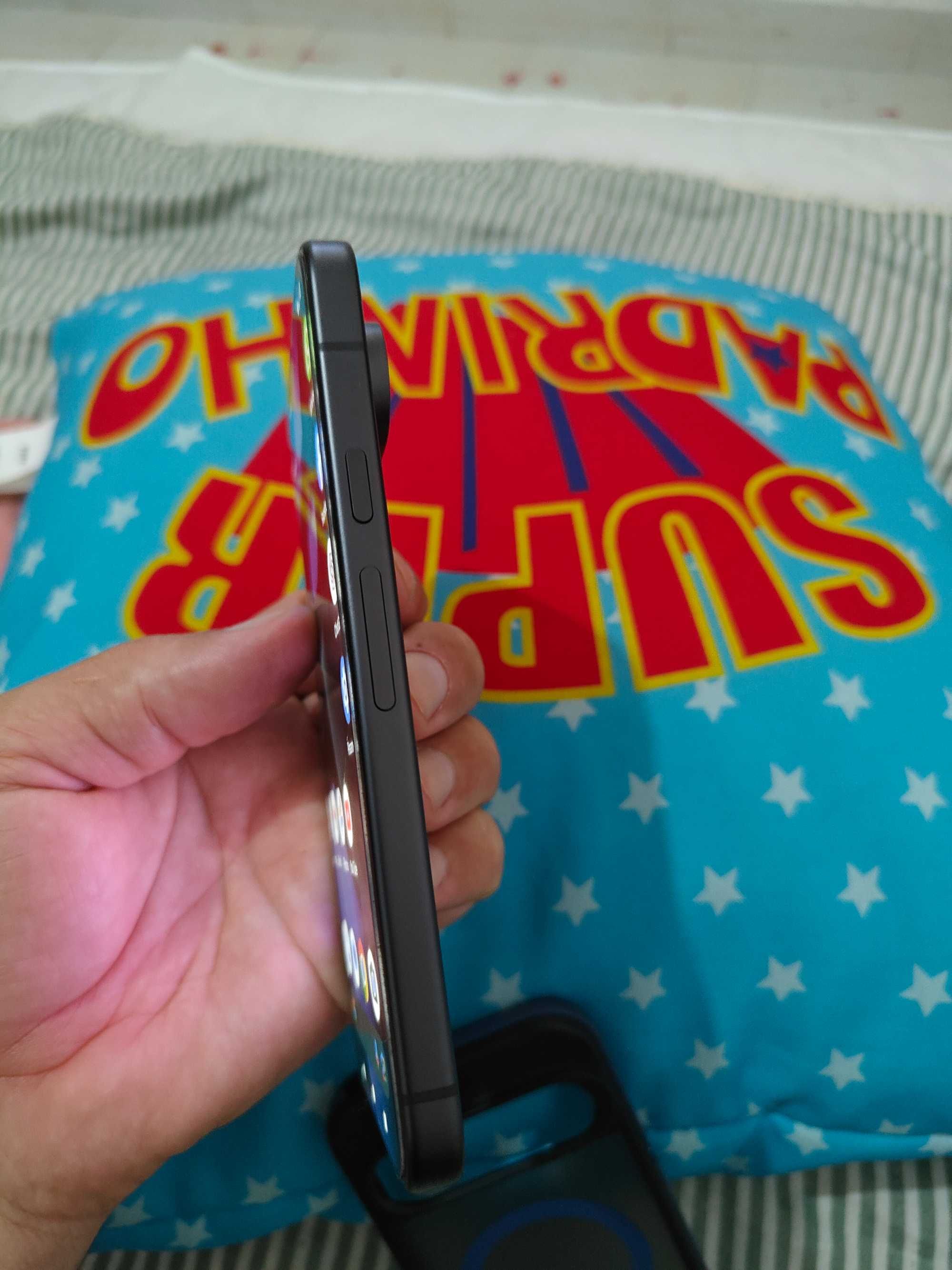 telefone Google pixel 9   12 Memória RAM 256 GB.    Muito limpo,