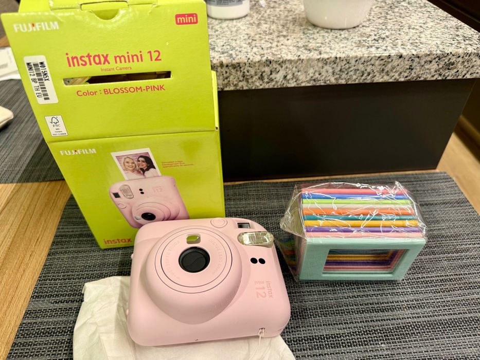 Máquina fotográfica instax mini 12